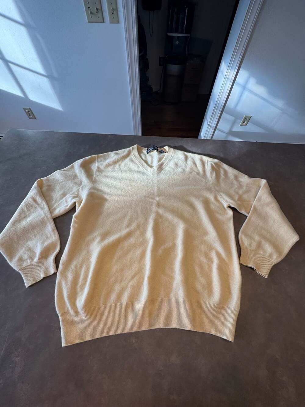 100% Cashmere V-Neck Sweater Cream Yellow